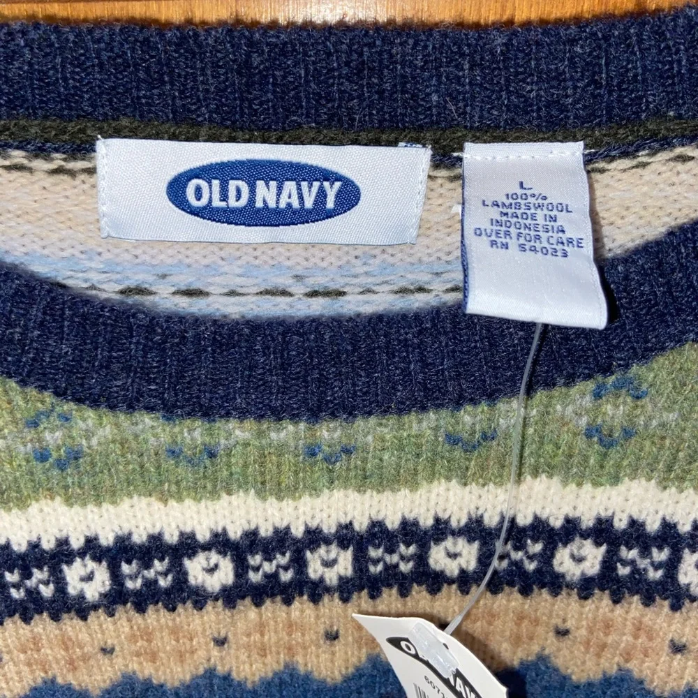 REAL WOOL OLD NAVY PATTERNED SWEATER - Picture 2 of 3